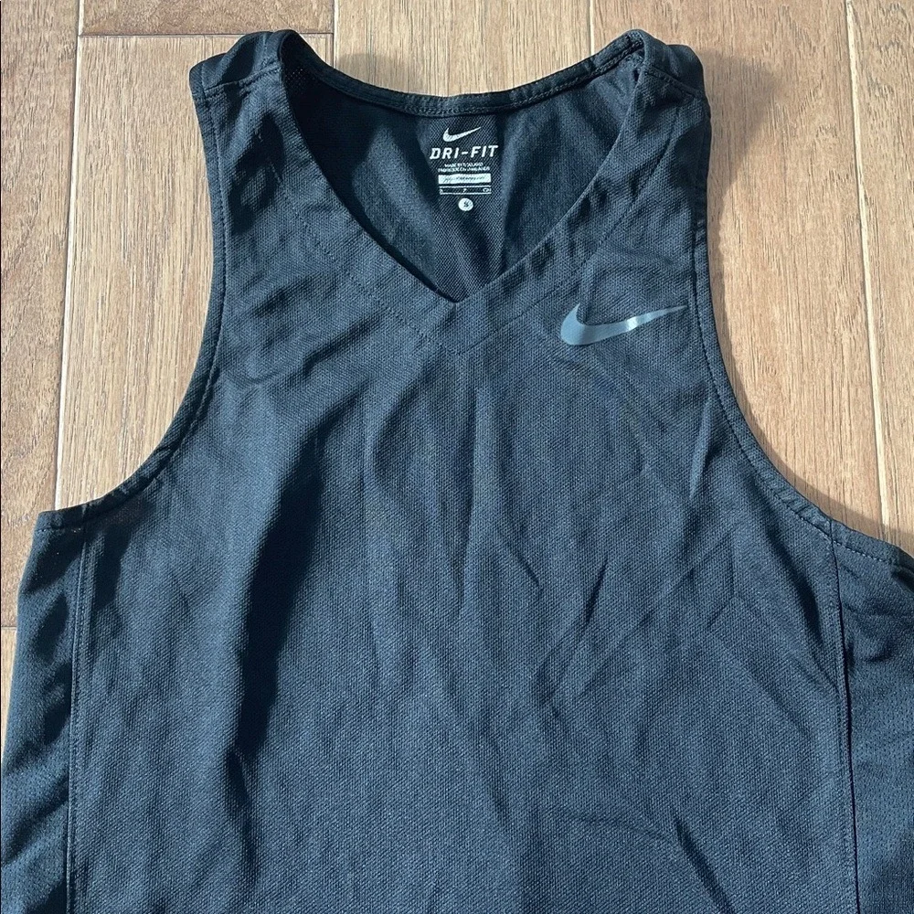 Nike‎ Dri Fit Women's Elite Black V Neck Athletic Tank Top Small